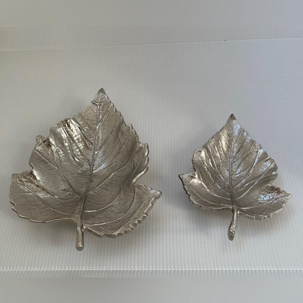LEAF DISHES Set of 2 Silver Tone Metal Trinket Decorative Minimalist Botanical
